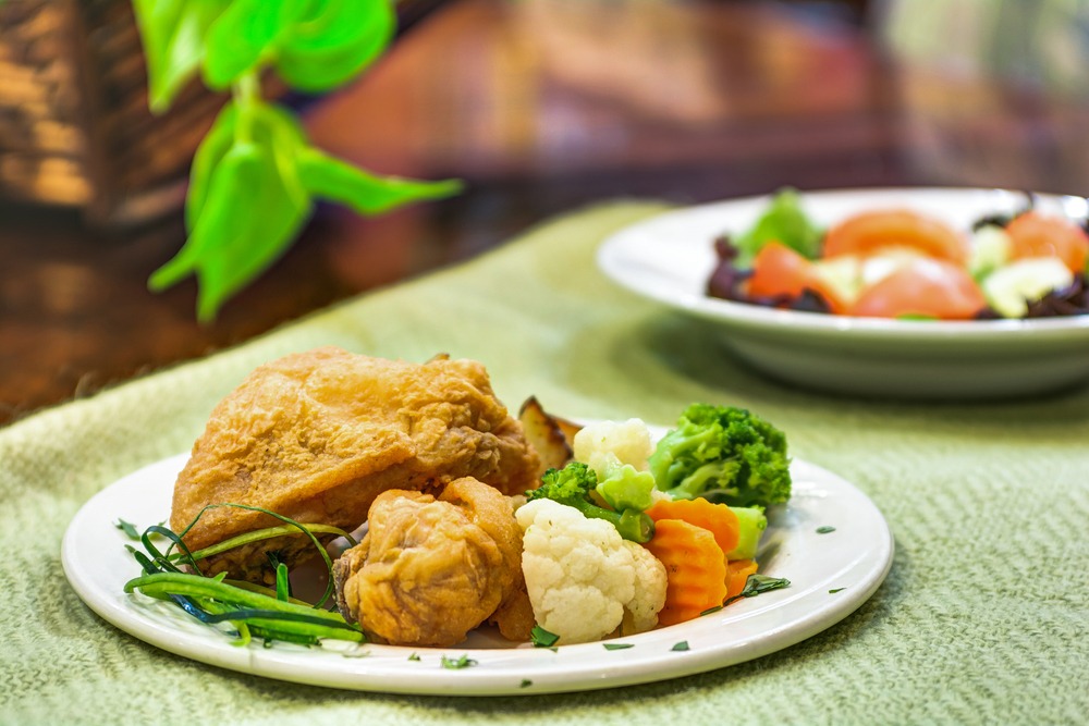 Bridgewood Gardens | Fried chicken and vegetables