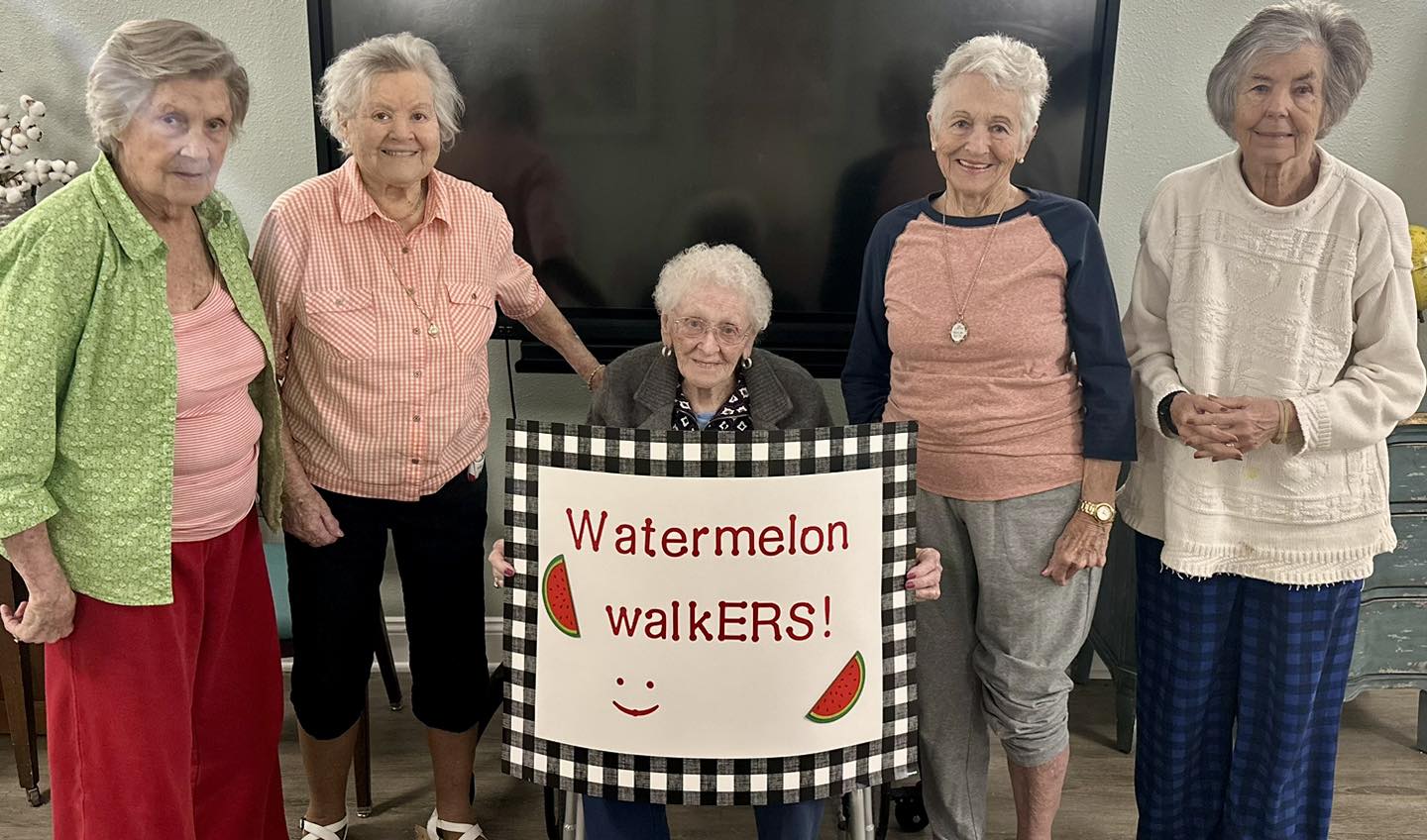 Bridgewood Gardens | Senior walking group photo