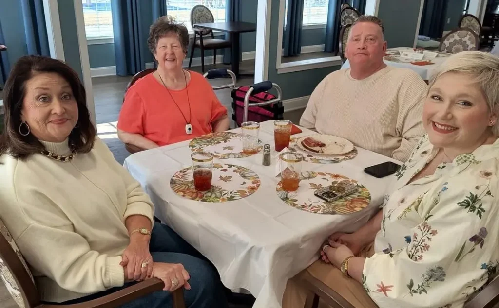 What Albertville Dining Looks Like │ Bridgewood Gardens