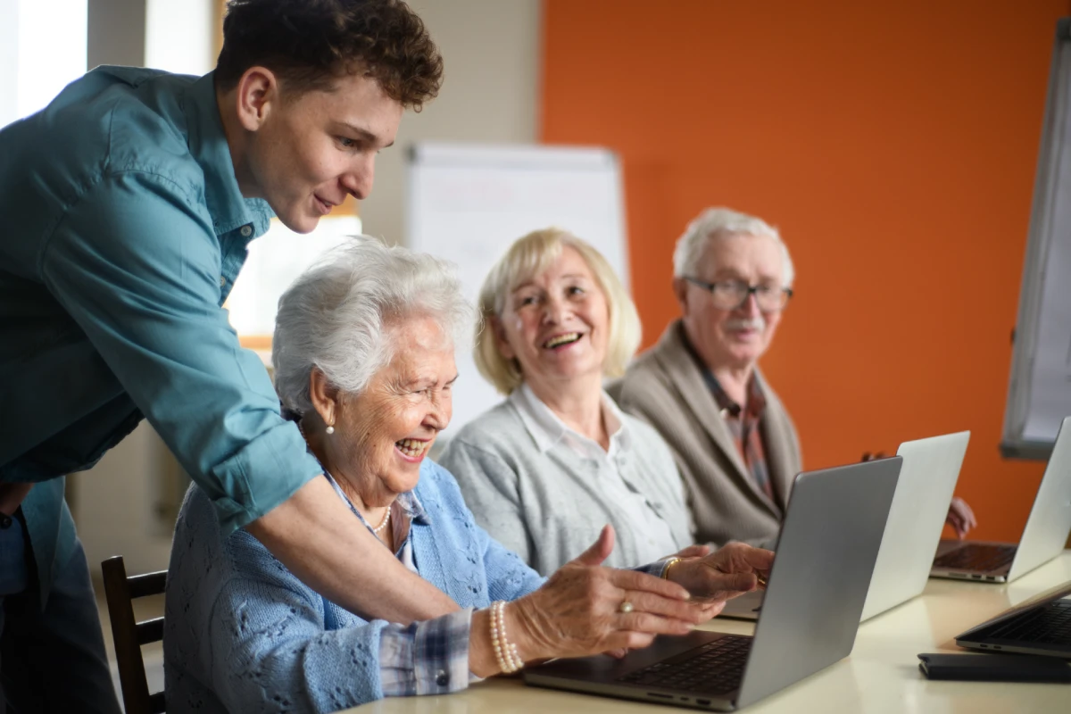 Seniors learning in online class