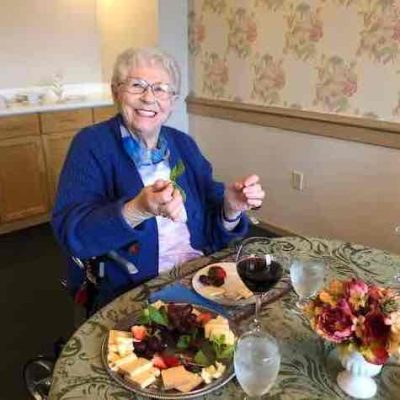 Cordata Court | Resident having a snack