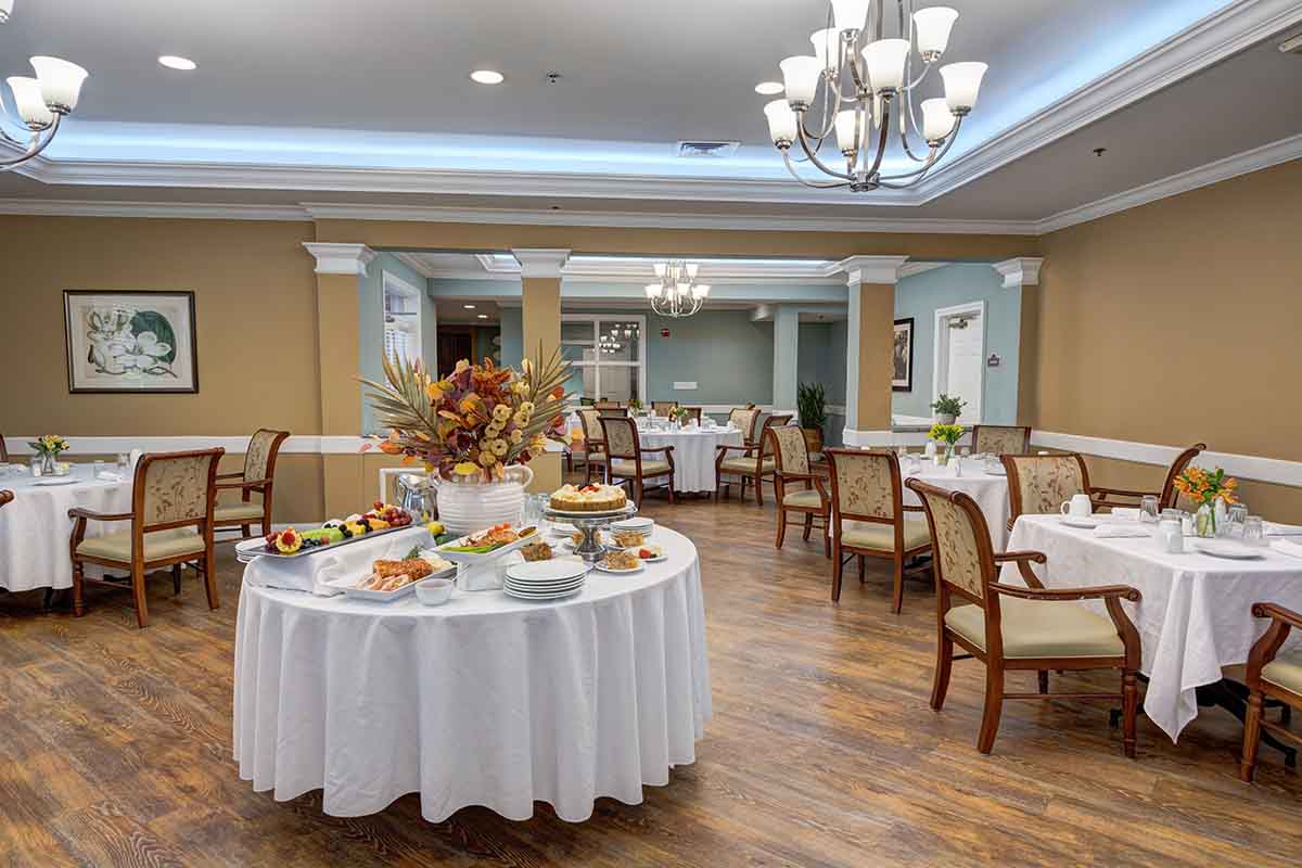 Dunwoody Place | Dining room with food display