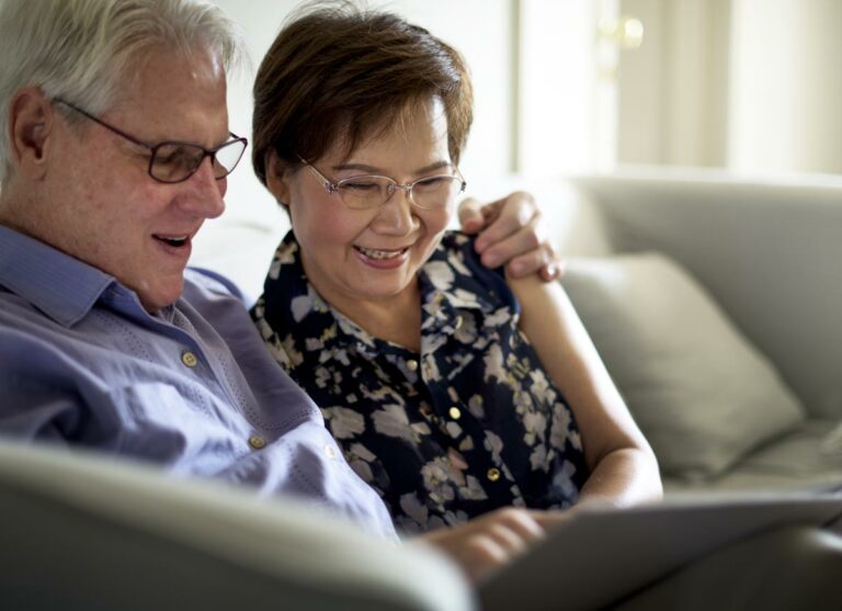 Elk Grove Park | Senior couple reading on couch