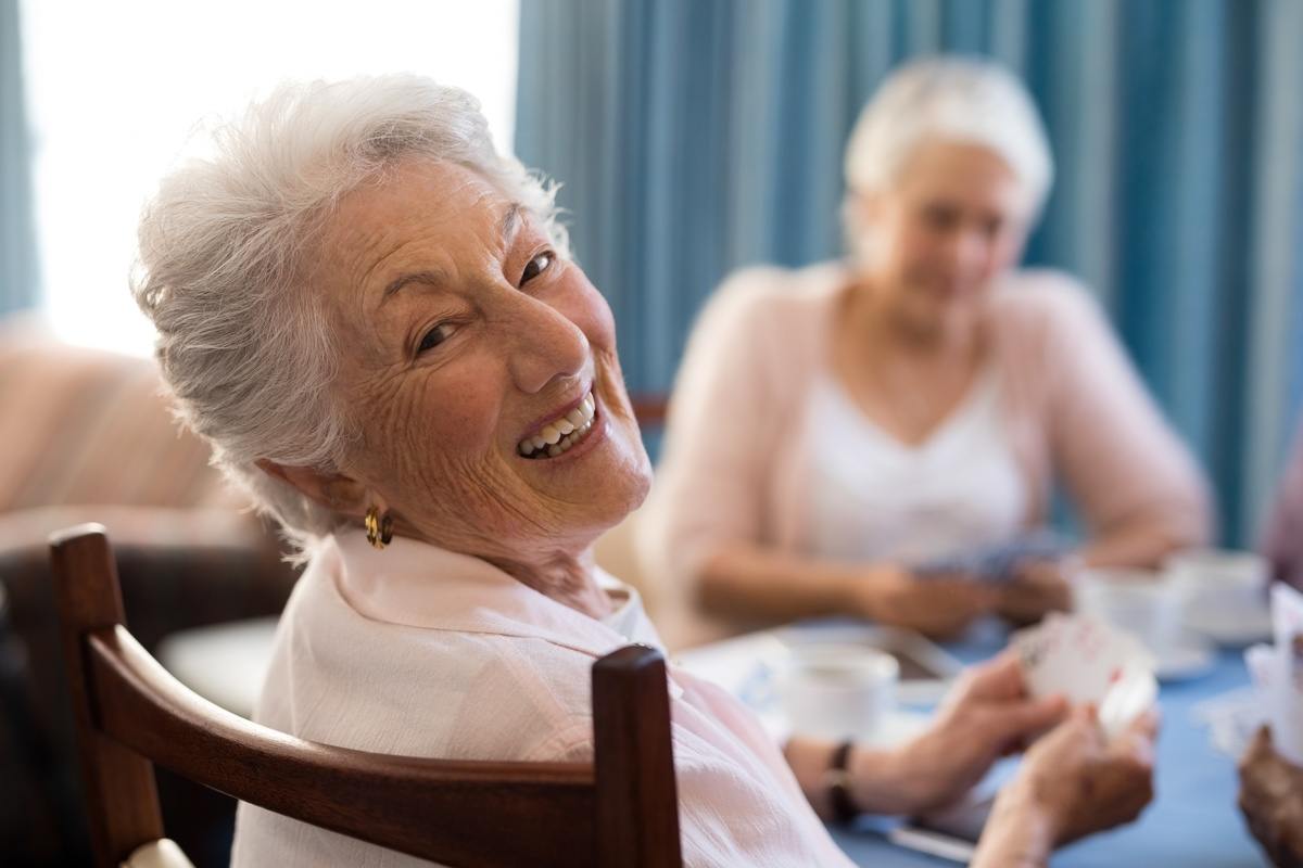 Evergreen Place | Seniors playing card game