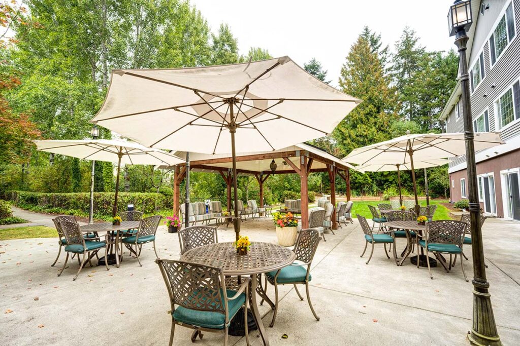 Gig Harbor Court | Courtyard Seating