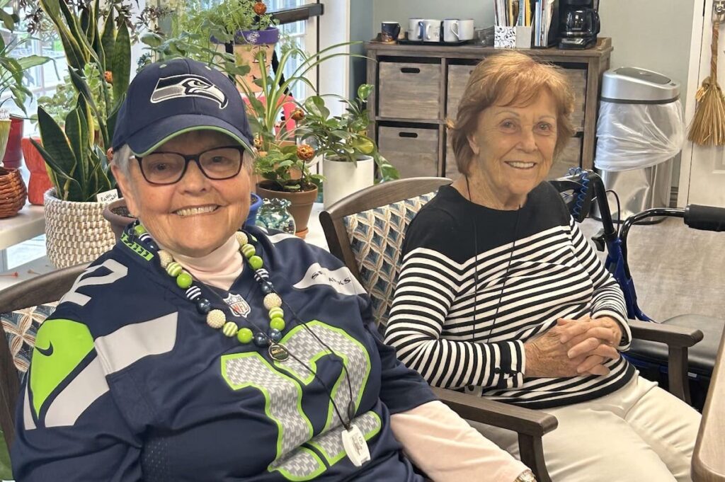 Gig Harbor Court | Tacoma senior living residents cheering on the seahawks