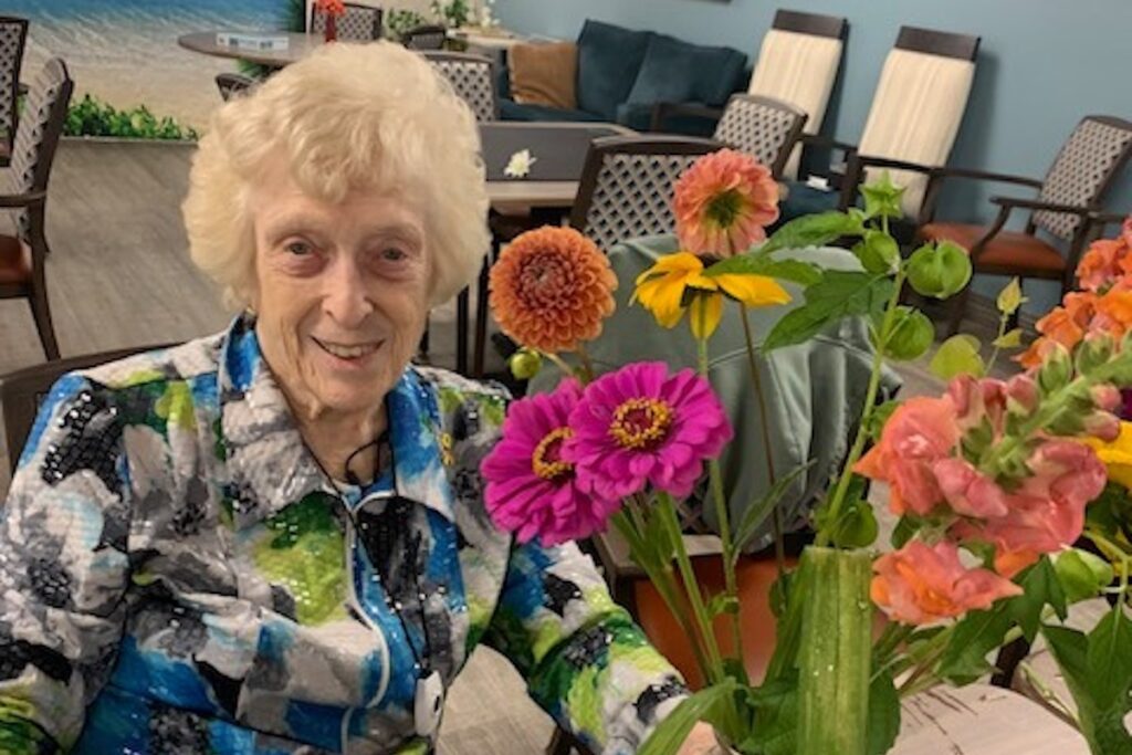 Gig Harbor Court | Senior women making a flower arrangement