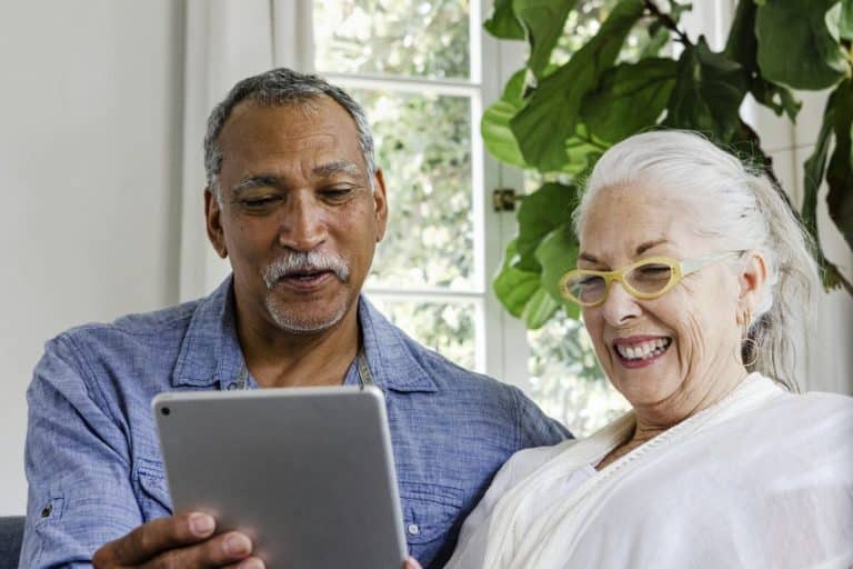 Glenwood Village of Overland Park | Seniors using tablet