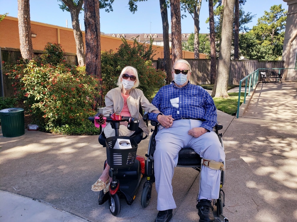 Pegasus Senior Living | Residents sitting outdoors