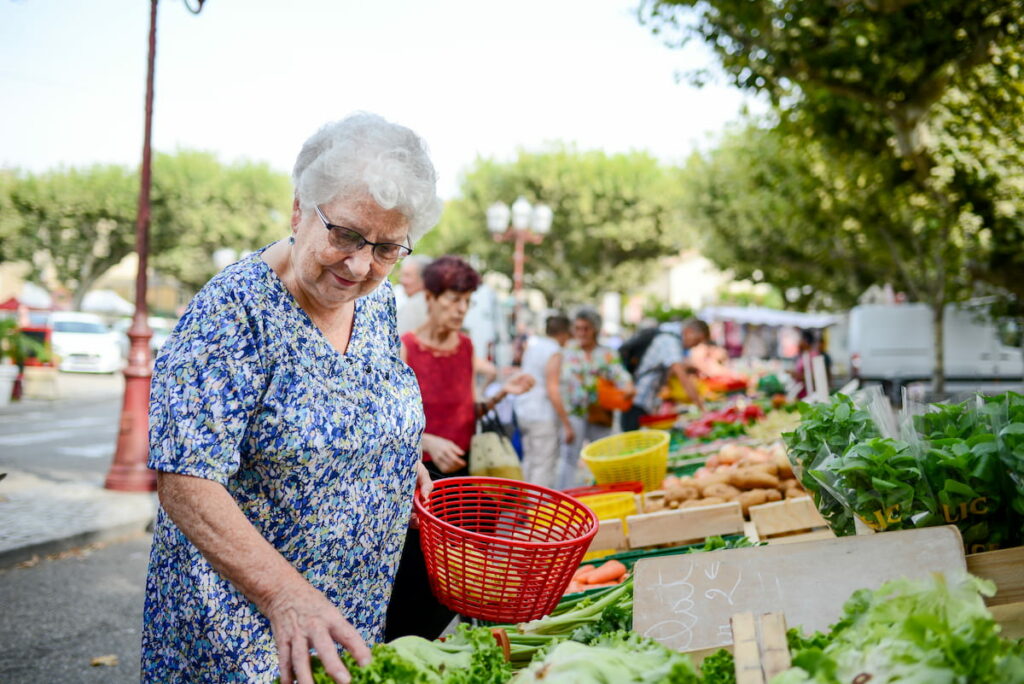 Greenhaven Place | Seniors shopping at the farmers market