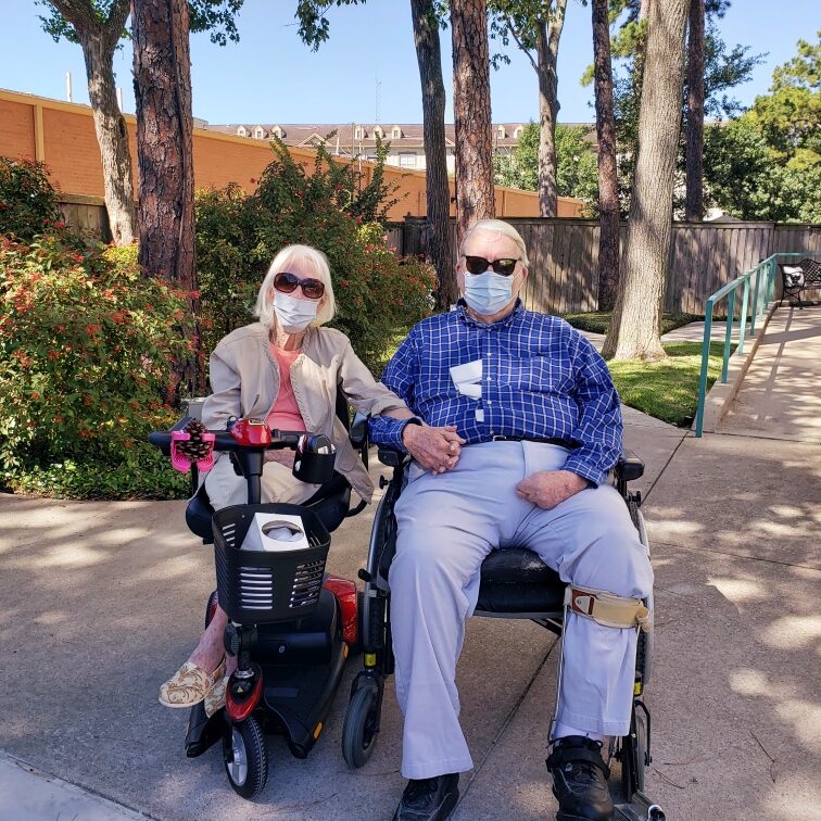 Pegasus Senior Living | Residents sitting outside