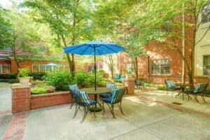 Magnolia Place of Roswell | Courtyard patio