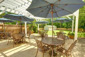 Ridgeland Place - Outdoor patio seating