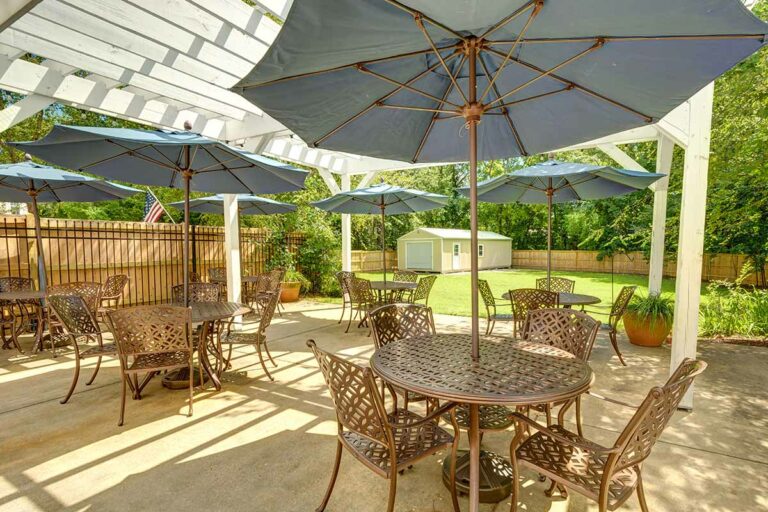 Ridgeland Place | Outdoor patio seating