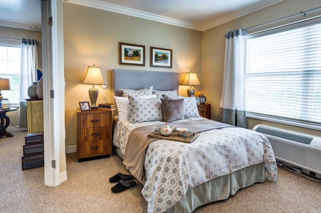 South Hill Village | Senior Living Options in Spokane: Cottages vs. Apartments