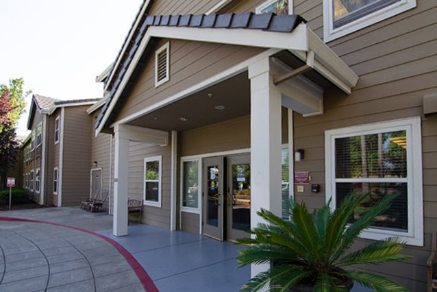 Sterling Court at Roseville | Outdoor entrance