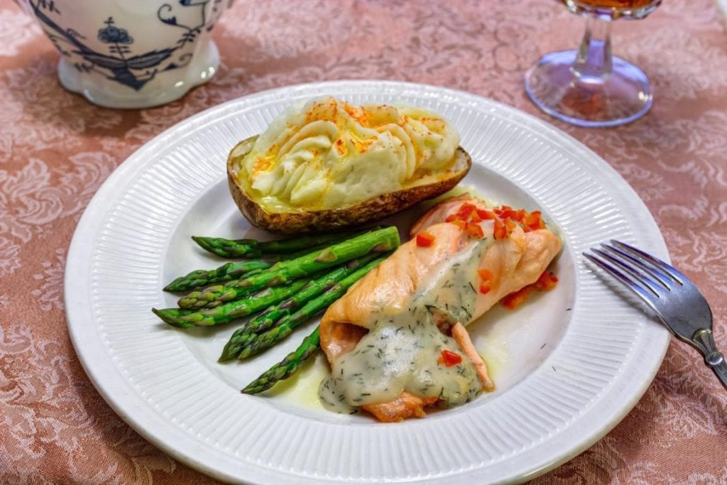 Sun City West | Salmon with potato and asparagus