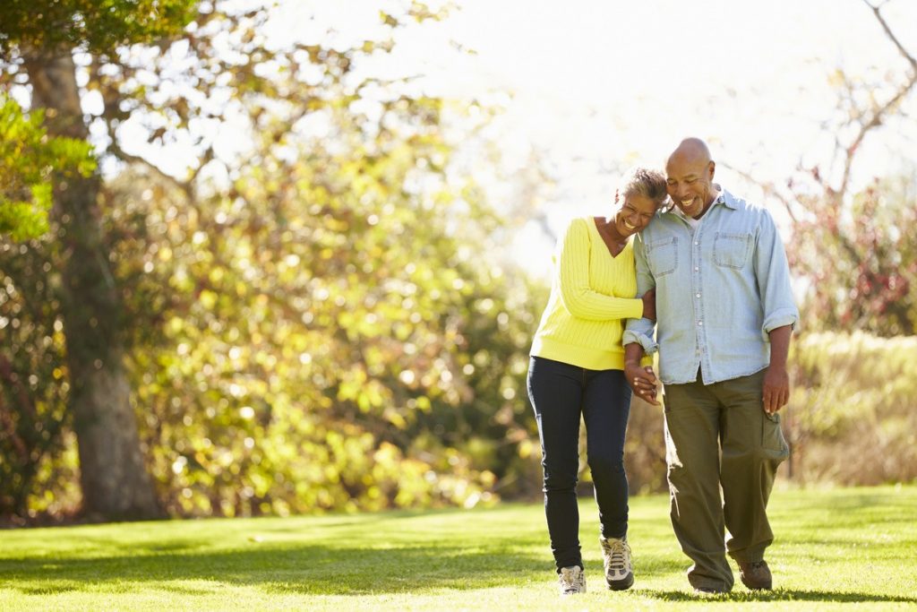 The Chateau at Gardnerville | Seniors walking outdoors