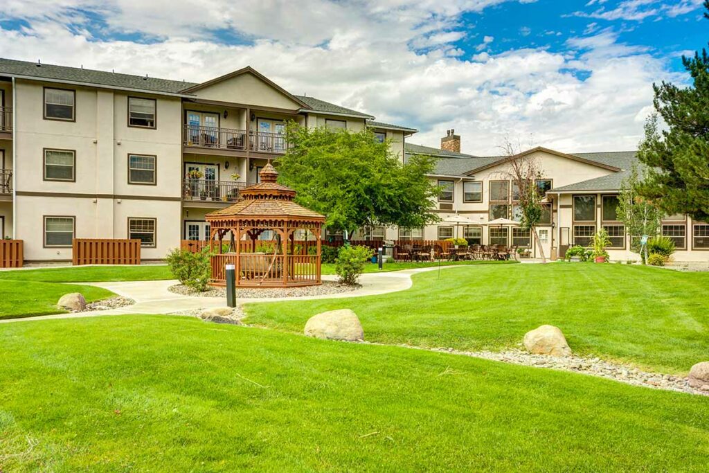 The Chateau at Gardnerville | Outdoor courtyard and pavilion