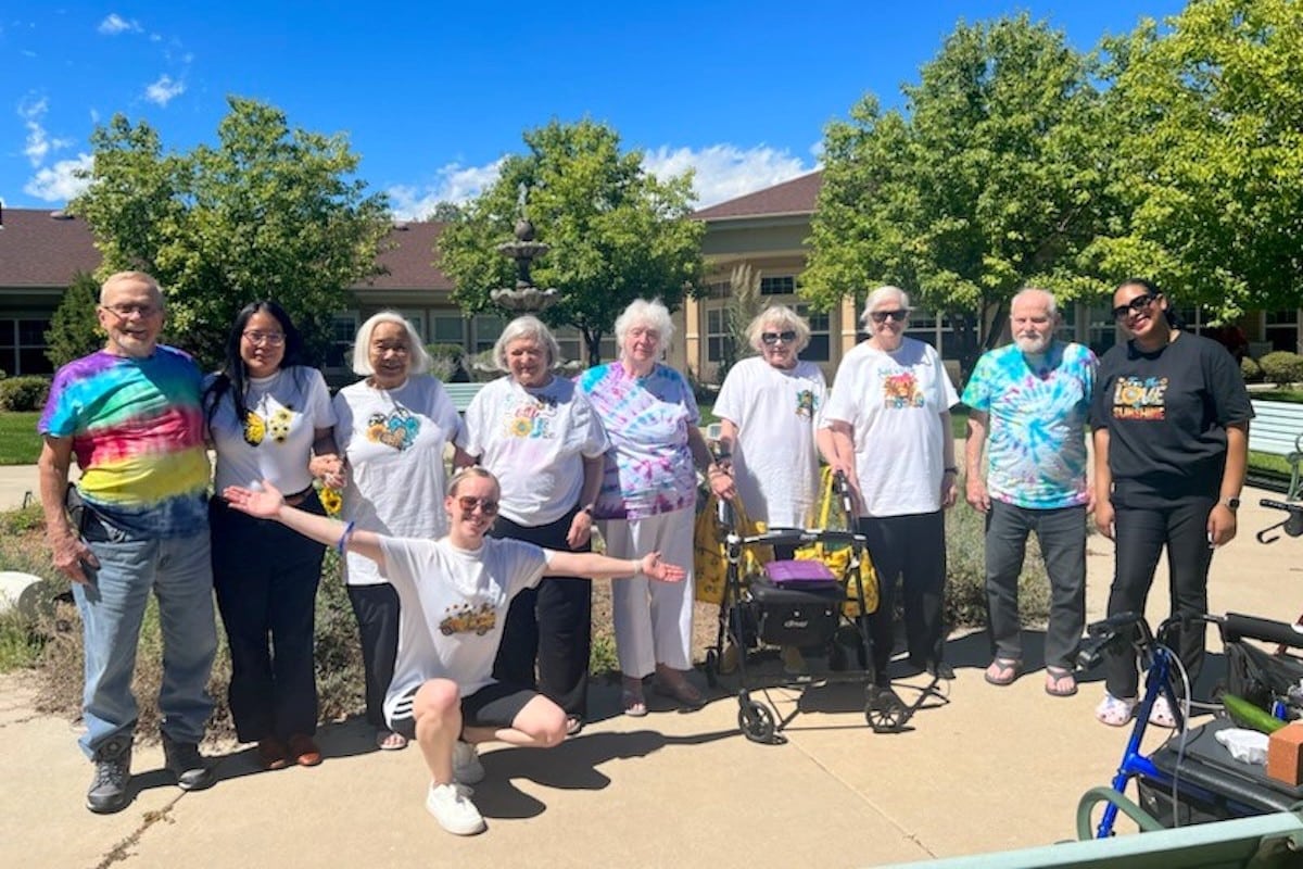 The Courtyards at Mountain View | Seniors outside on a beautiful day