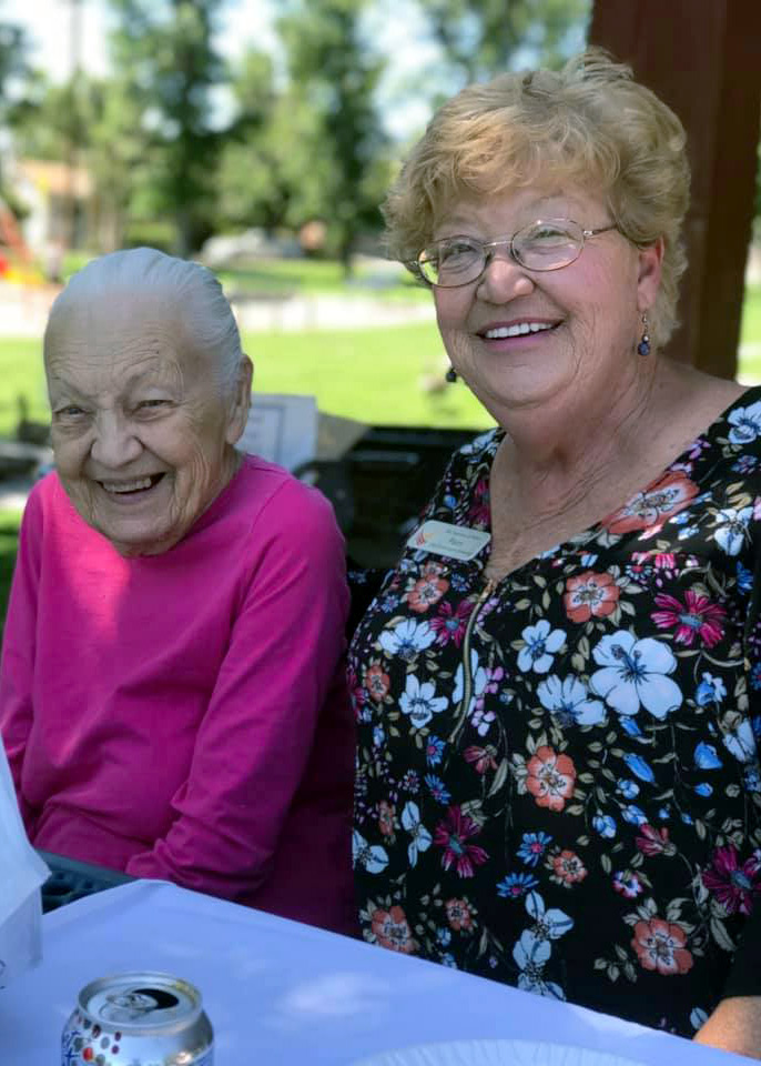 The Gardens at Marysville | Residents sitting outdoors