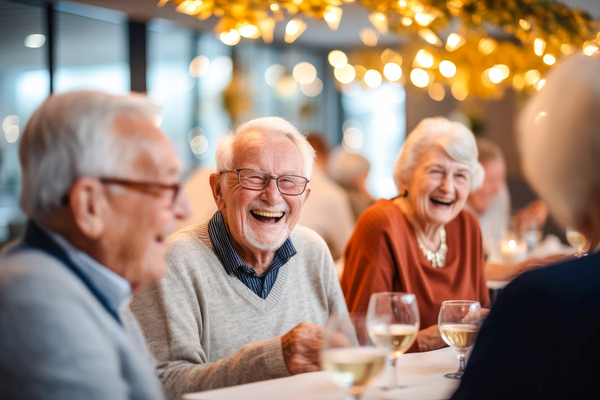 The Oaks at Inglewood | Seniors having fun and laughing