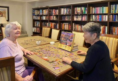 The Oaks at Inglewood | Two residents doing a puzzle