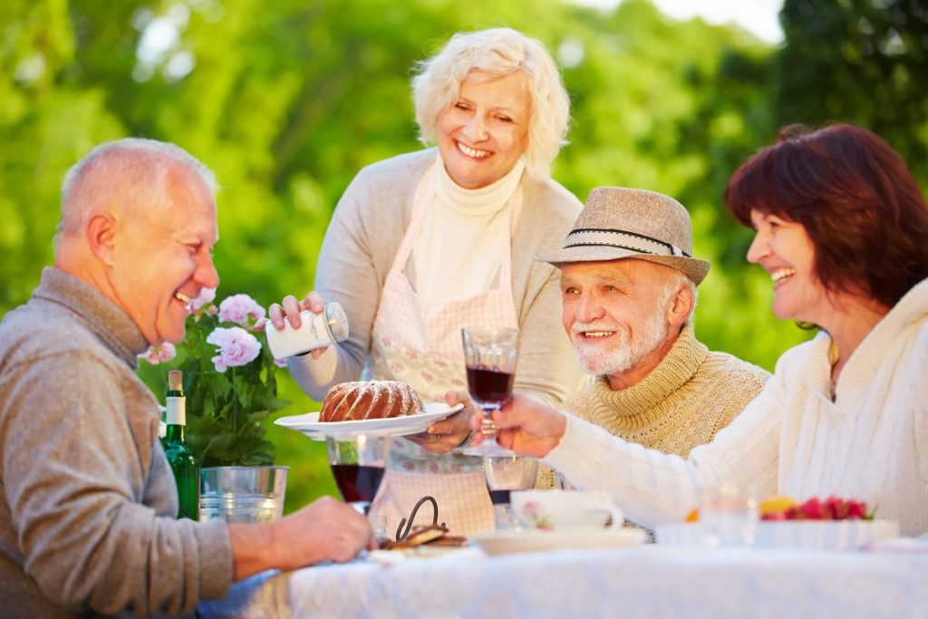 Pegasus Senior Living | Seniors eating dinner outdoors