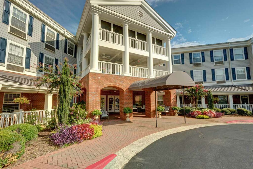 Historic Roswell Place | Outside left street view looking up