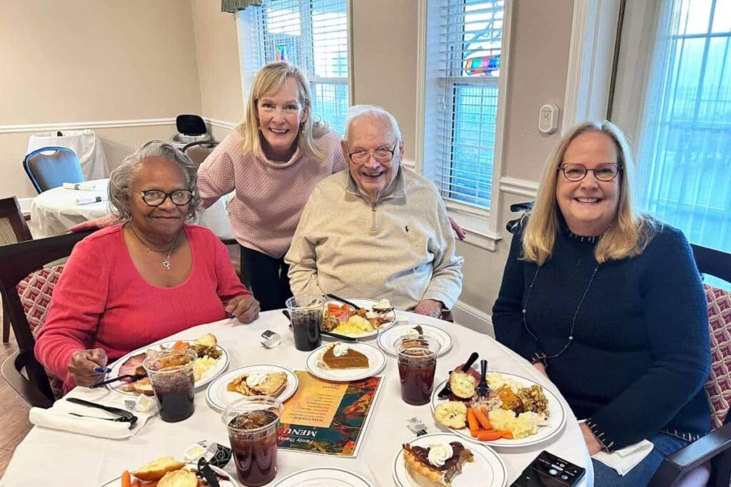 Pegasus Senior Living | Residents and family members having dinner together